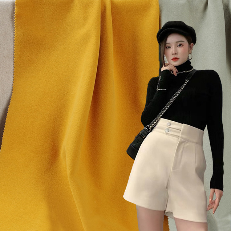 Zakaj je srajčno blago srednje težke volnene tkanine pametna izbira za kakovostna oblačila?